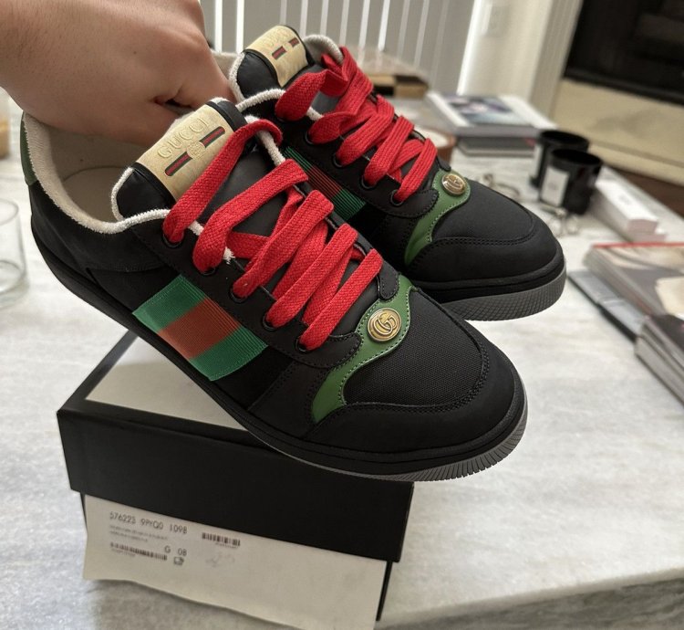 Gucci Screener sneaker in suede black green red color