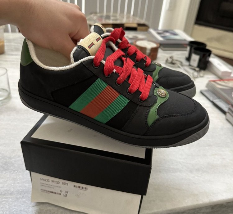 Gucci Screener sneaker in suede black green red color