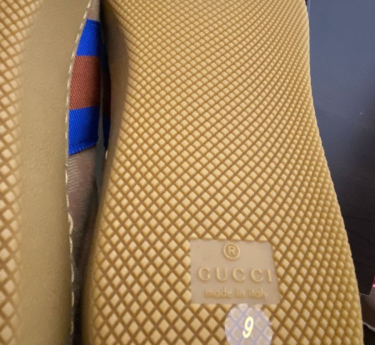 Gucci sneaker sz 10us(9 in Gucci)