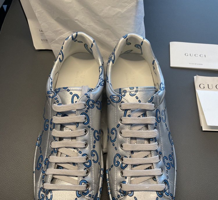 Limited Edition Brand New Runway ACE GG Logo Leather Sneaker