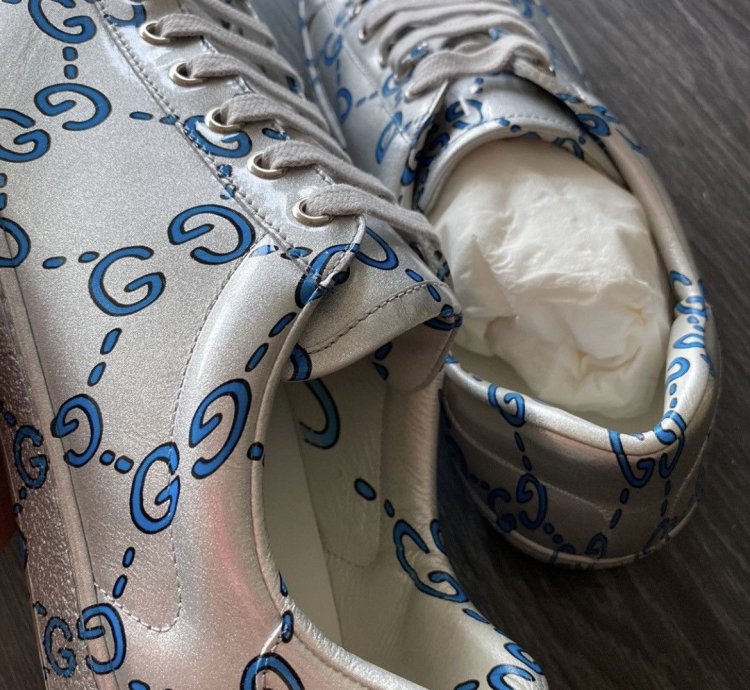 Limited Edition Brand New Runway ACE GG Logo Leather Sneaker