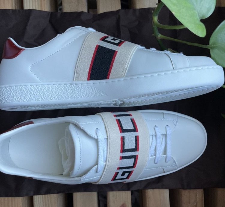 Men Ace sneaker with elastic logo strap
