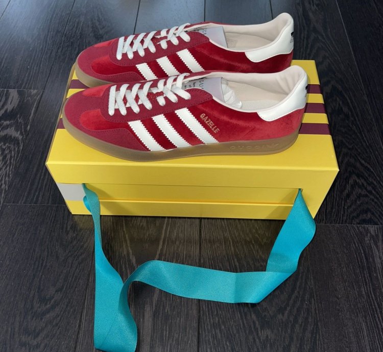 NEW - Gucci Adidas Gazelle Red Velvet US11
