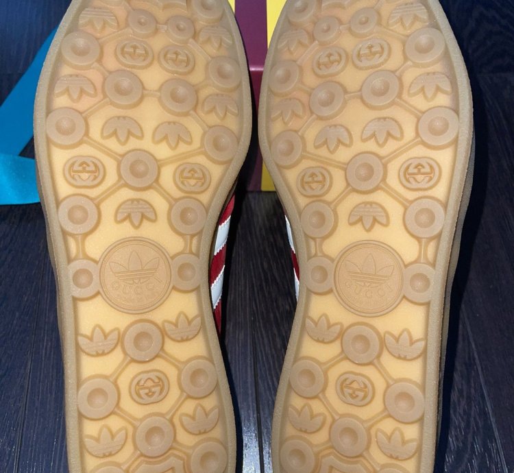 NEW - Gucci Adidas Gazelle Red Velvet US11