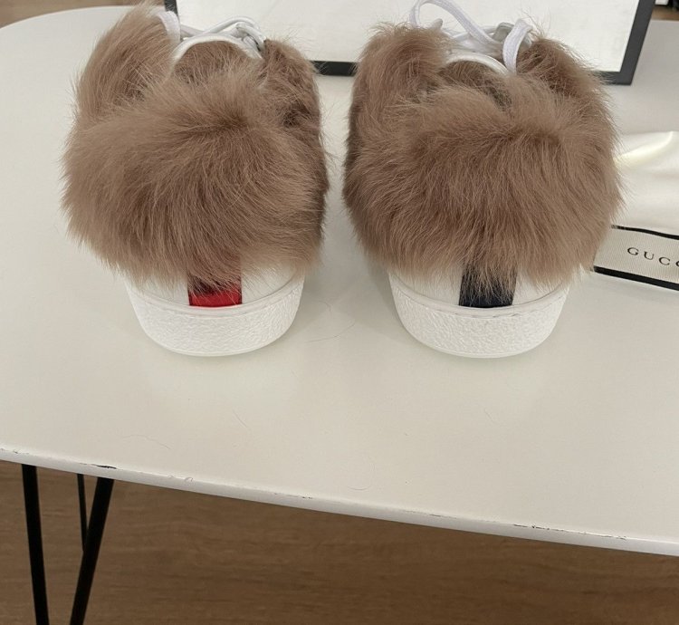 New ace sneakers with fur