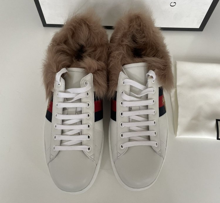 New ace sneakers with fur