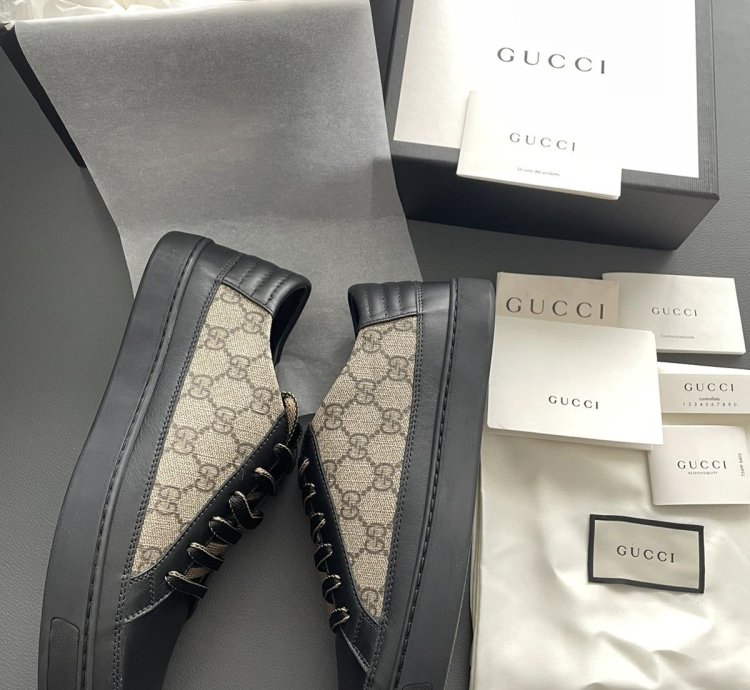New Rare Limited Edition Supreme Gucci Logo Leather Sneaker