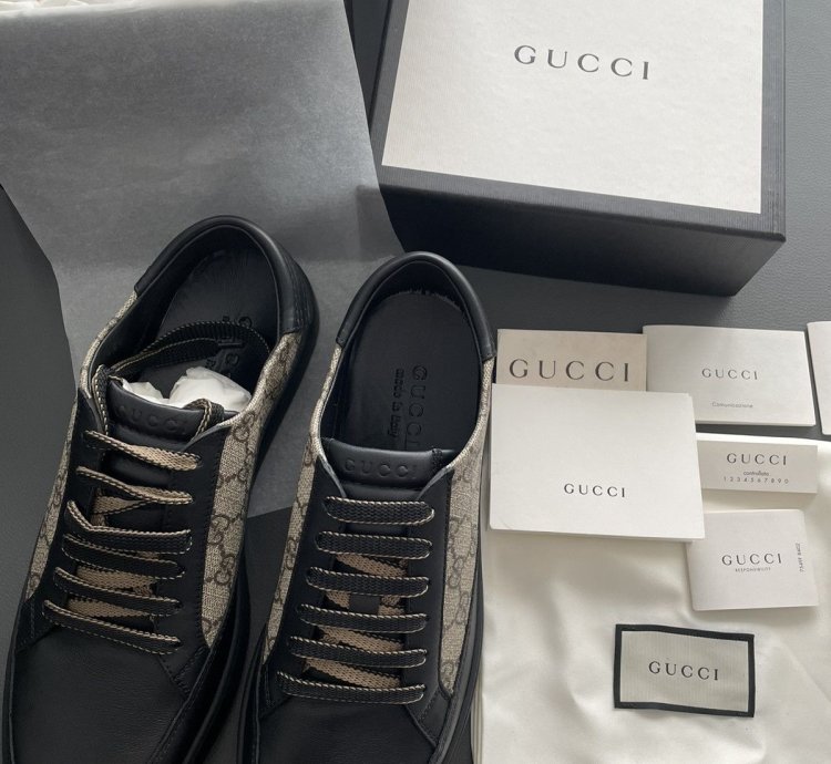 New Rare Limited Edition Supreme Gucci Logo Leather Sneaker