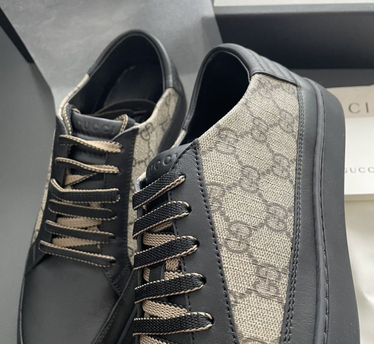New Rare Limited Edition Supreme Gucci Logo Leather Sneaker