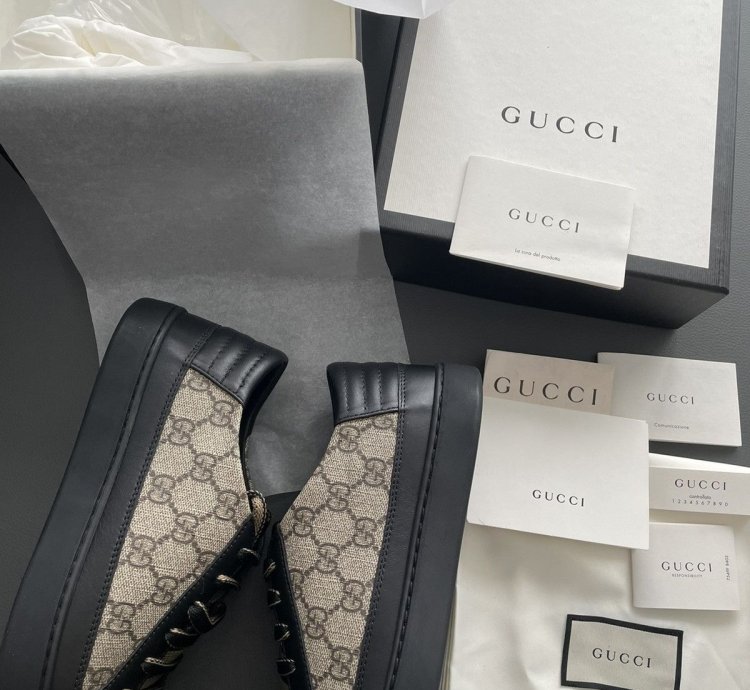 New Rare Limited Edition Supreme Gucci Logo Leather Sneaker