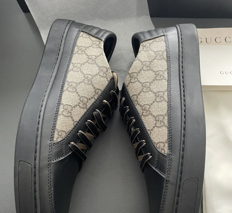 New Rare Limited Edition Supreme Gucci Logo Leather Sneaker