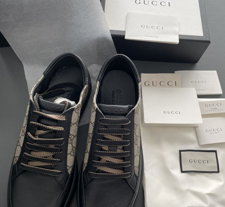 New Rare Limited Edition Supreme Gucci Logo Leather Sneaker