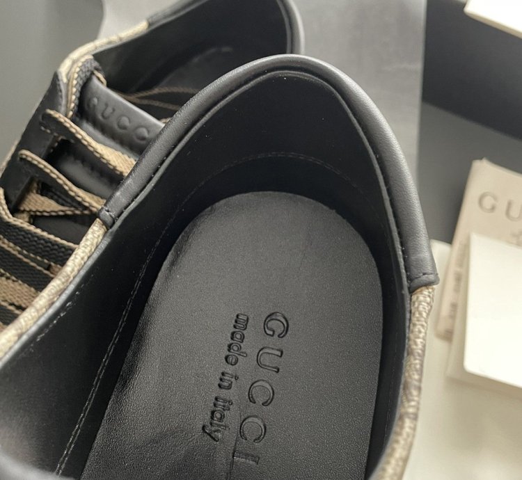 New Rare Limited Edition Supreme Gucci Logo Leather Sneaker