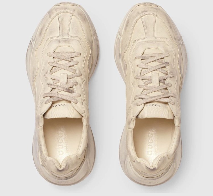 o1s1wg110125 Rhyton Leather Low-Top Sneakers in Beige