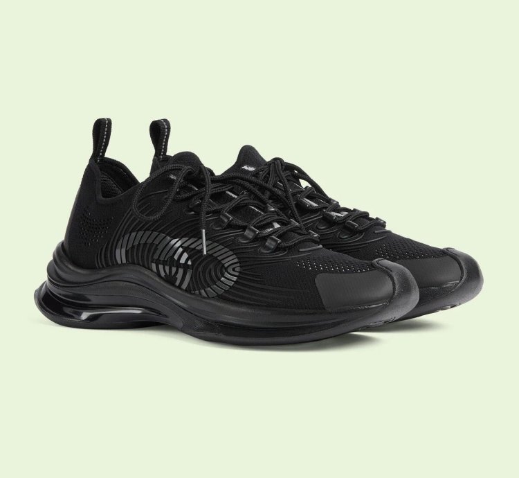 o1s1wg110125 Run Sneakers in Black