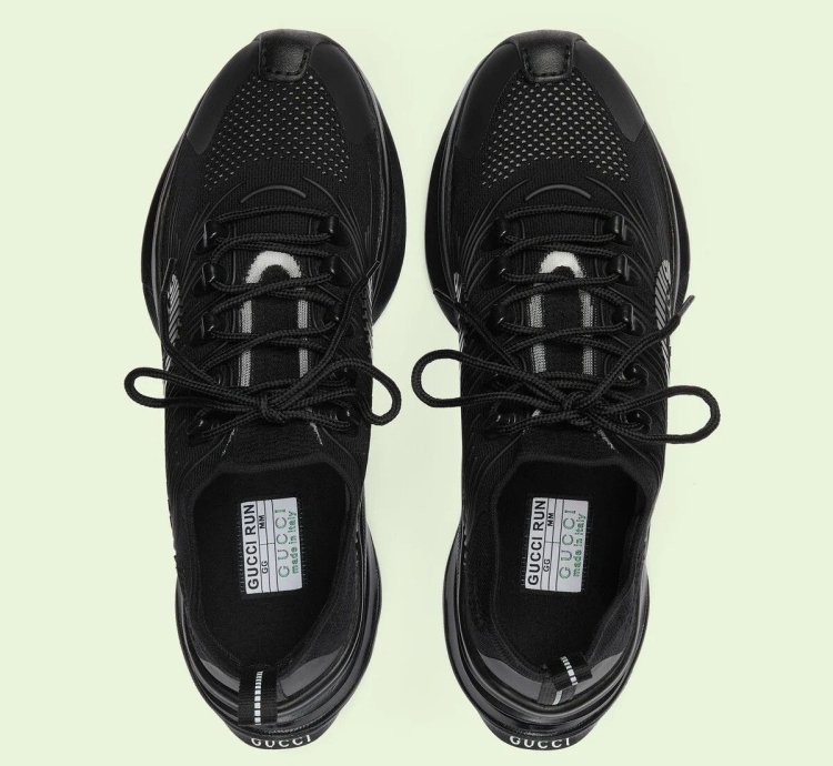 o1s1wg110125 Run Sneakers in Black