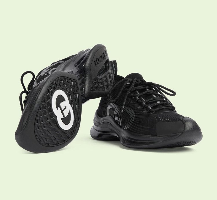 o1s1wg110125 Run Sneakers in Black