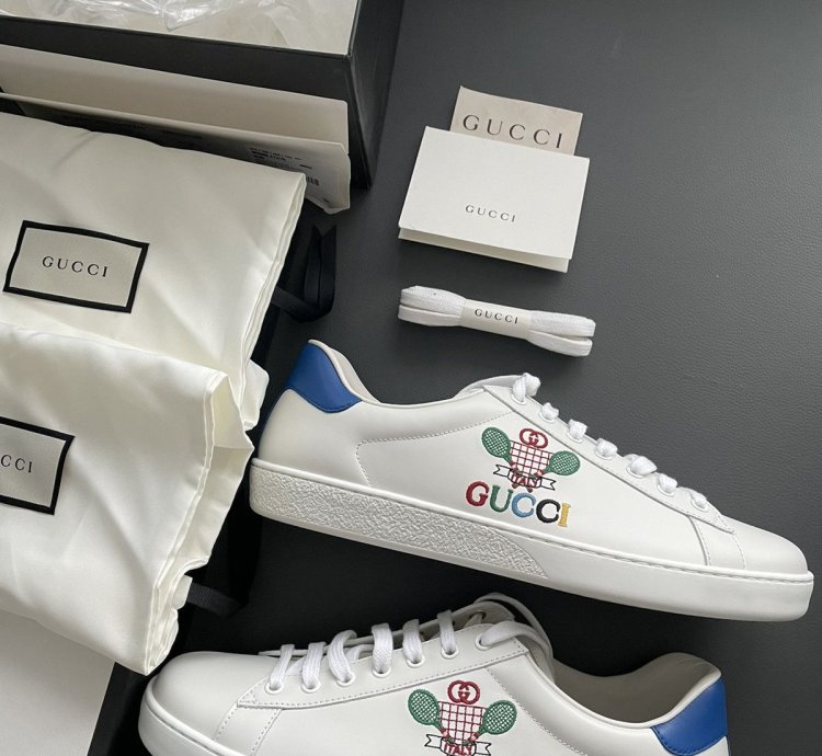 Rare Brand NEW Super Runway Embroidery Tennis Logo Sneaker
