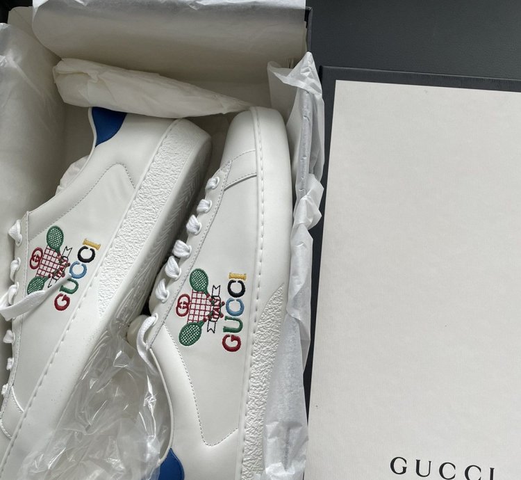 Rare Brand NEW Super Runway Embroidery Tennis Logo Sneaker