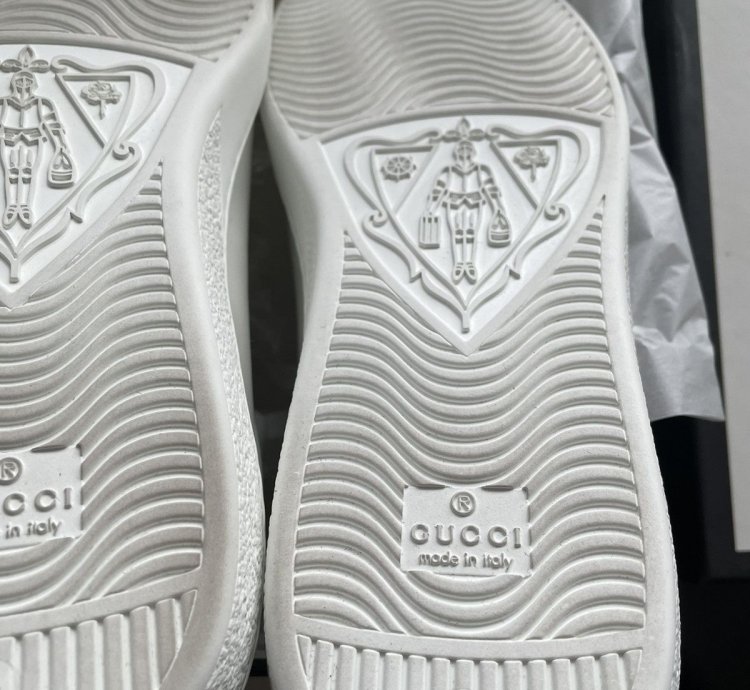 Rare Brand NEW Super Runway Embroidery Tennis Logo Sneaker