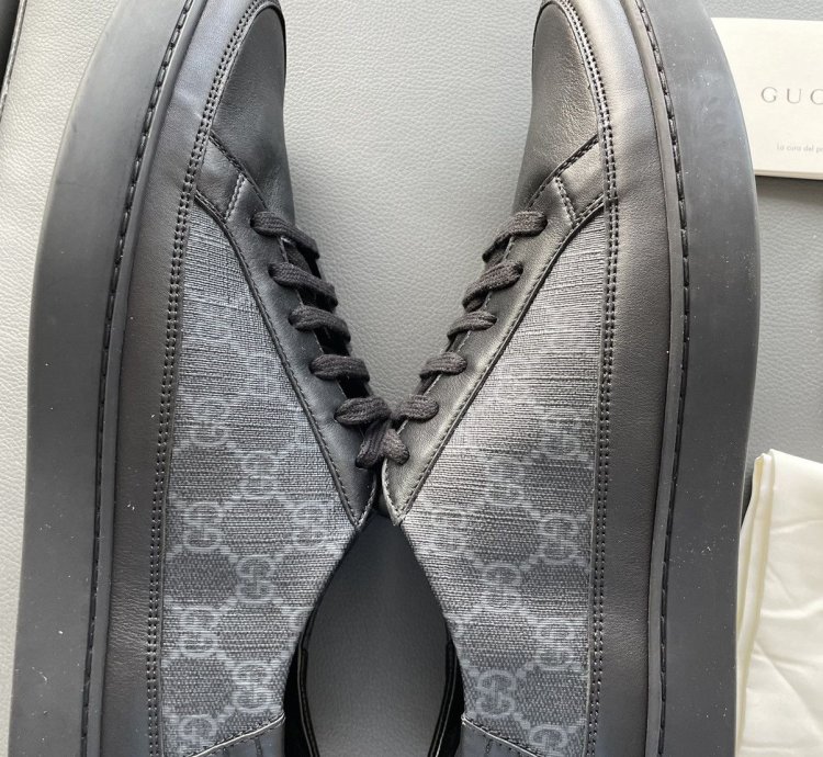 Rare Limited Edition Gucci Supreme Leather Low Top Sneakers