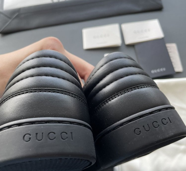 Rare Limited Edition Gucci Supreme Leather Low Top Sneakers