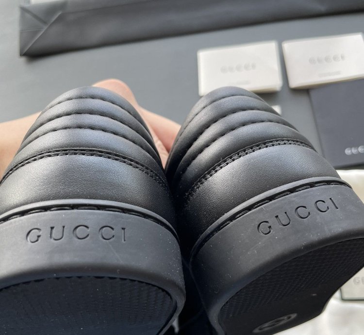 Rare Limited Edition Gucci Supreme Leather Low Top Sneakers