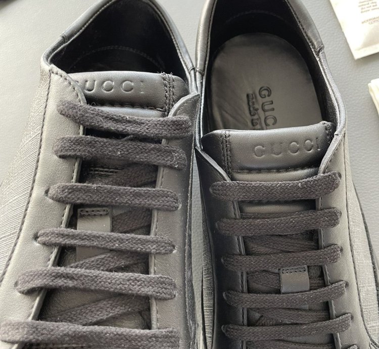 Rare Limited Edition Gucci Supreme Leather Low Top Sneakers