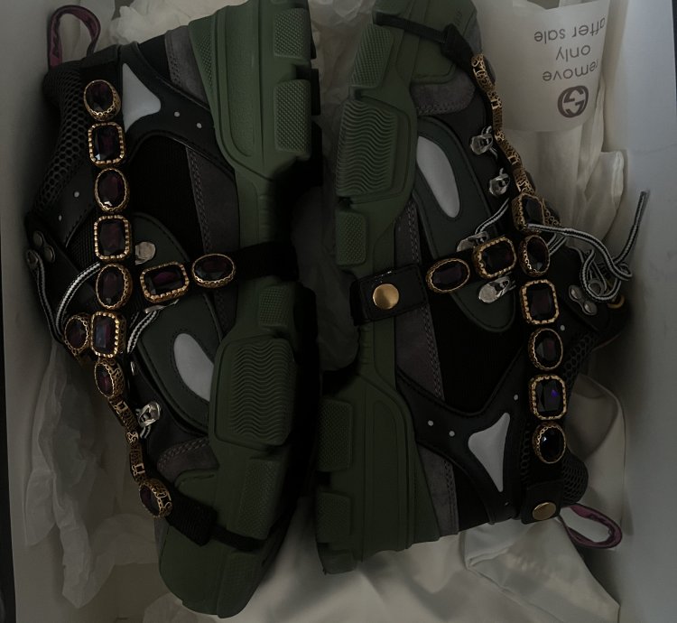 SEND OFFERS Gucci Flashtrek SEGA Green Removable Crystals