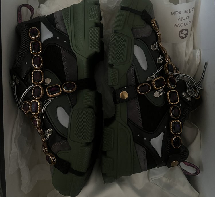 SEND OFFERS Gucci Flashtrek SEGA Green Removable Crystals