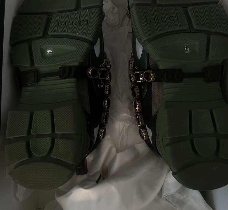 SEND OFFERS Gucci Flashtrek SEGA Green Removable Crystals