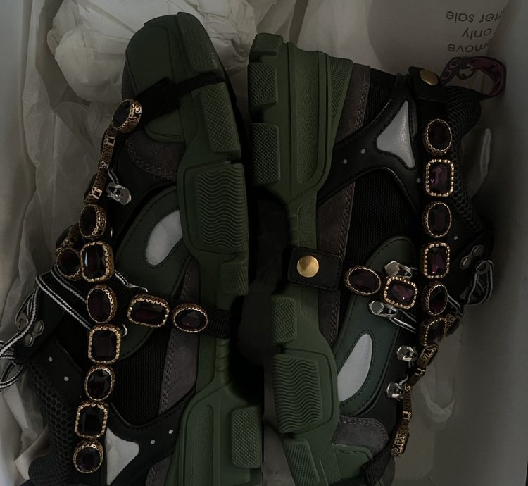 SEND OFFERS Gucci Flashtrek SEGA Green Removable Crystals