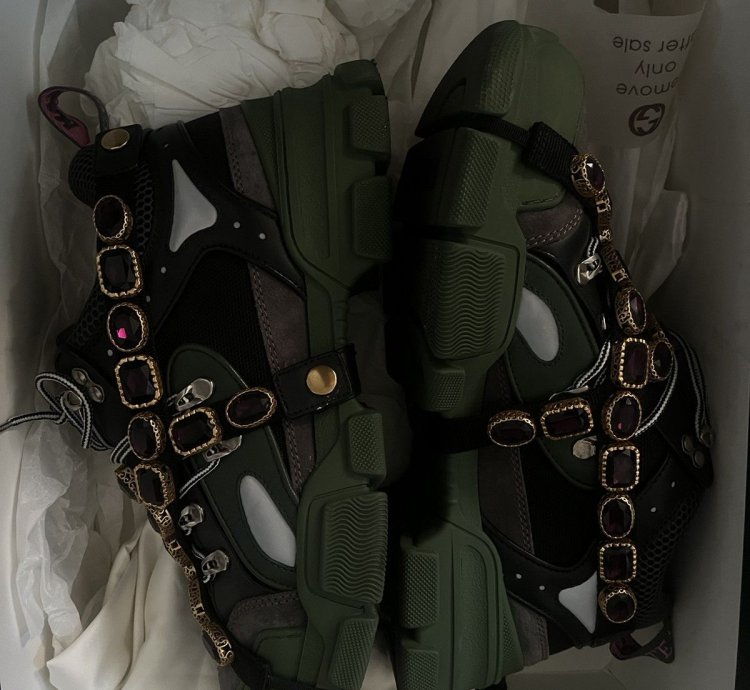 SEND OFFERS Gucci Flashtrek SEGA Green Removable Crystals