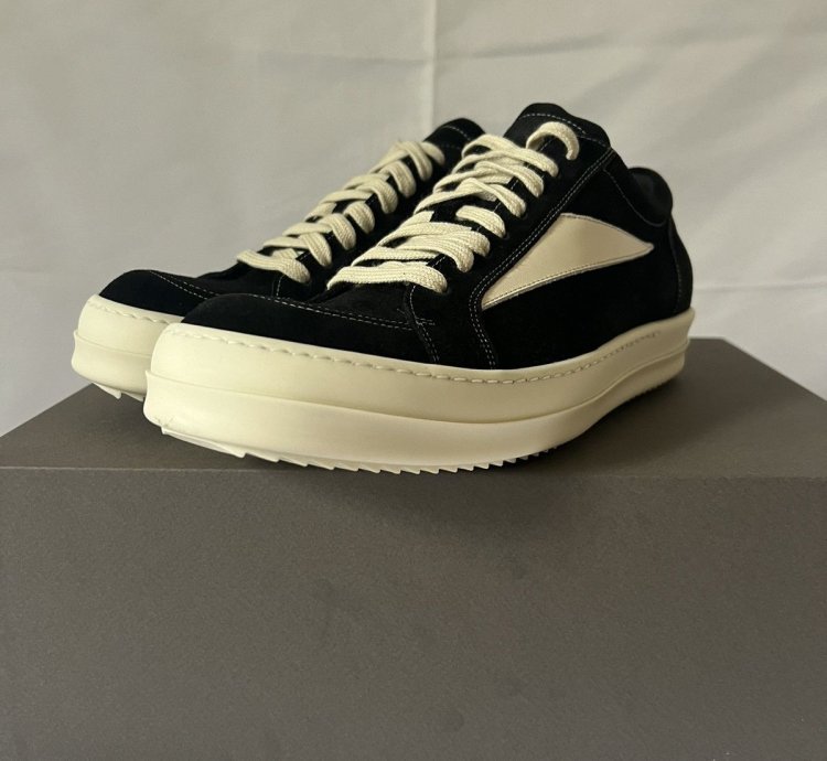 Suede leather vintage sneakers brand new