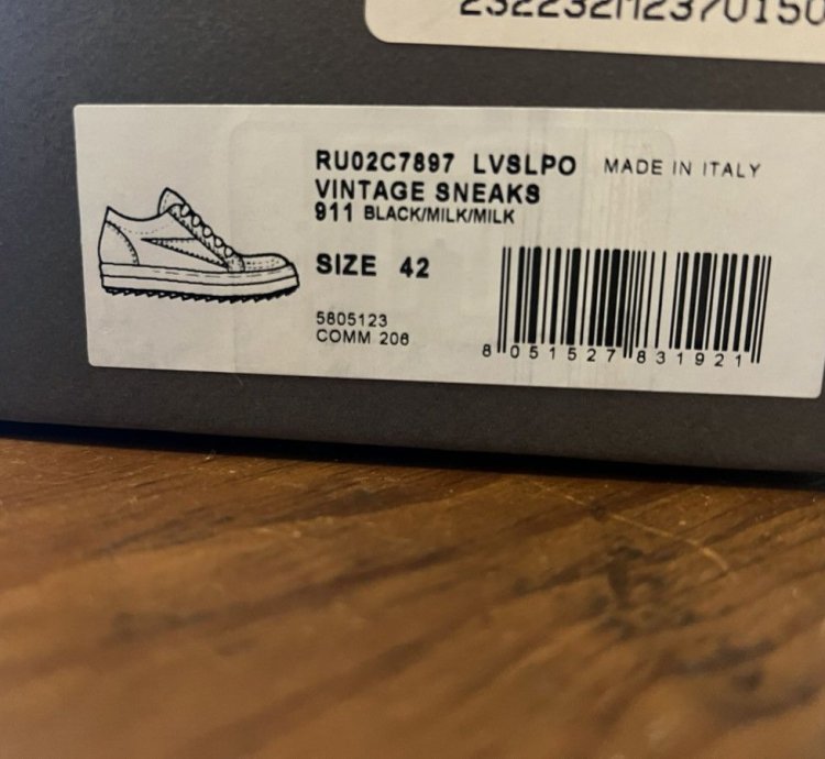 Suede leather vintage sneakers brand new