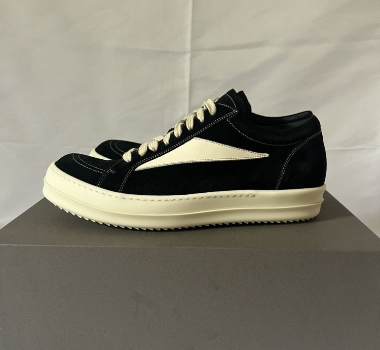 Suede leather vintage sneakers brand new