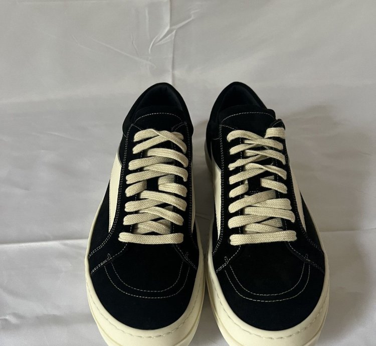 Suede leather vintage sneakers brand new