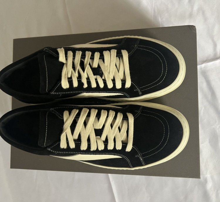Suede leather vintage sneakers brand new