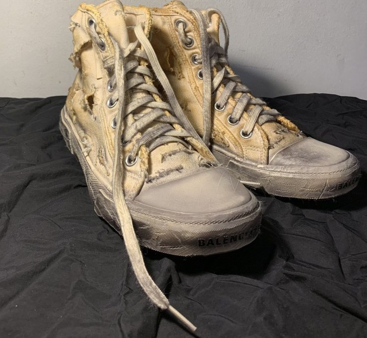 Super Destroyed Limited Edition Paris Sneakers