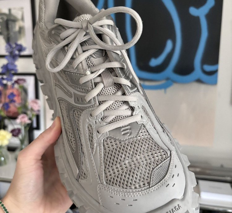 SUPER RARE - DEFENDER SNEAKERS 46