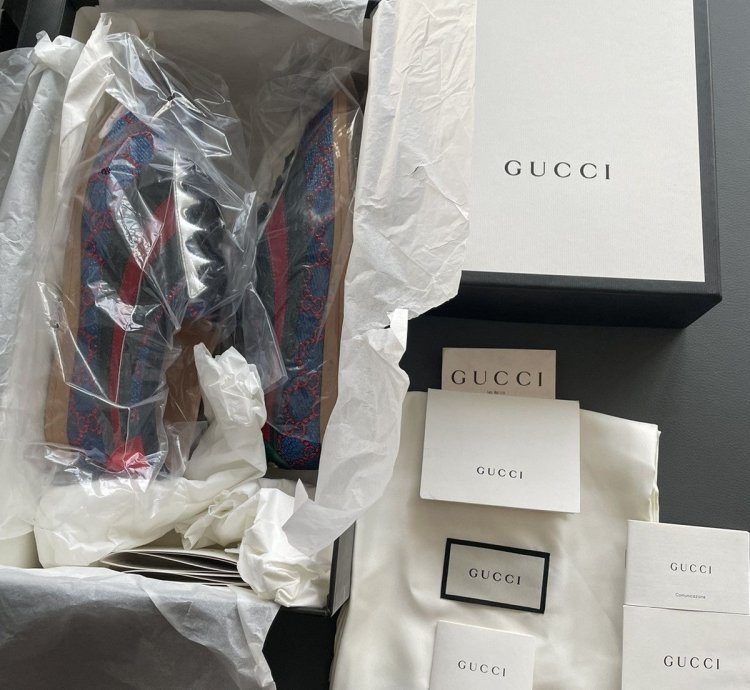 Super Runway GG Logo Limited Edition ACE Leather Sneaker