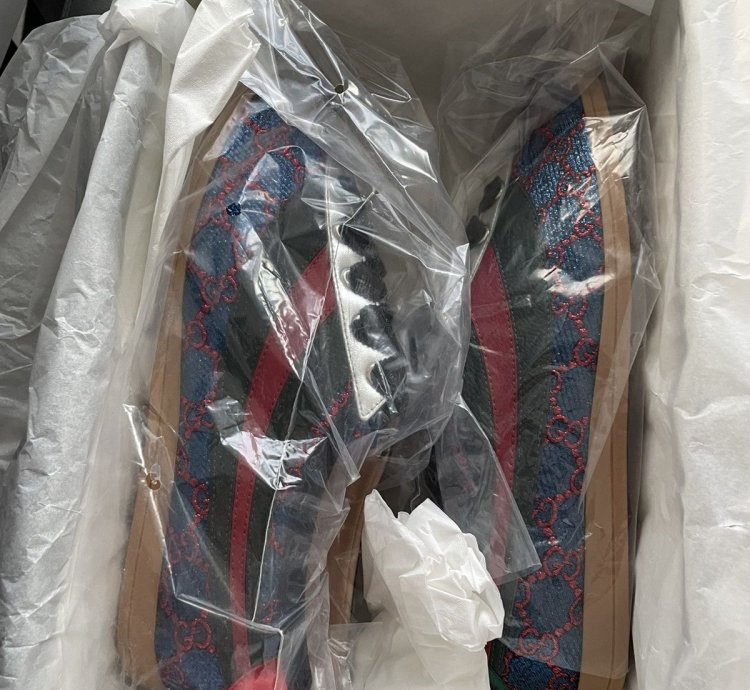 Super Runway GG Logo Limited Edition ACE Leather Sneaker