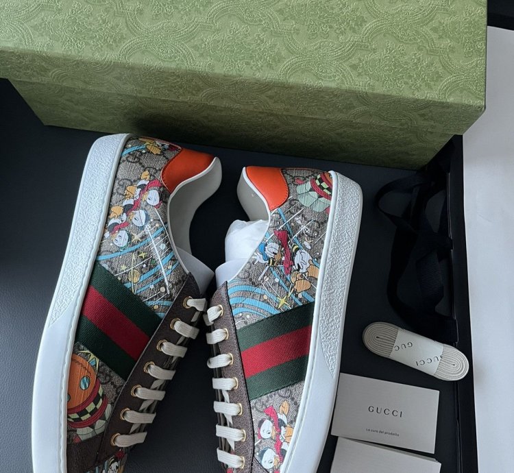 Super Runway Limited Edition Rare Gucci Logo Disney Sneaker