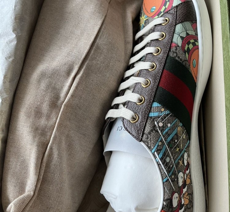 Super Runway Limited Edition Rare Gucci Logo Disney Sneaker