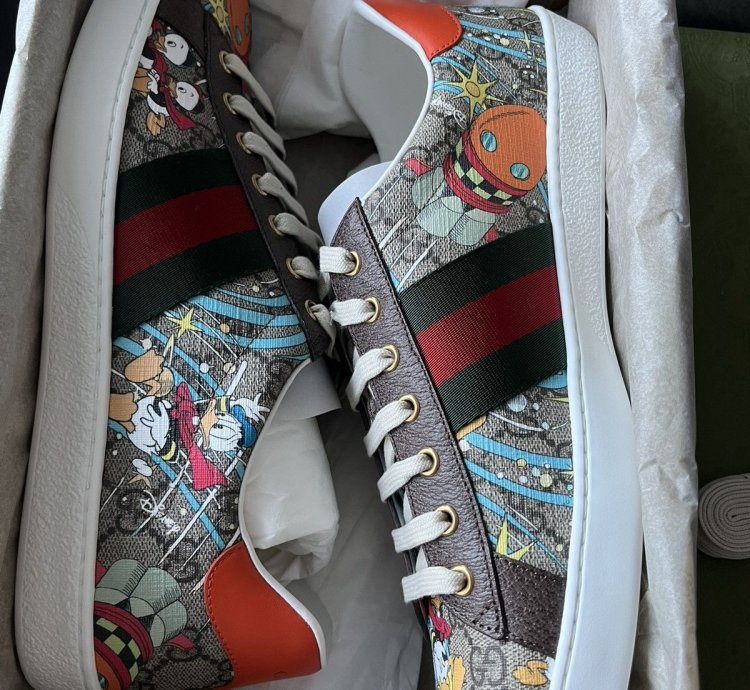 Super Runway Limited Edition Rare Gucci Logo Disney Sneaker