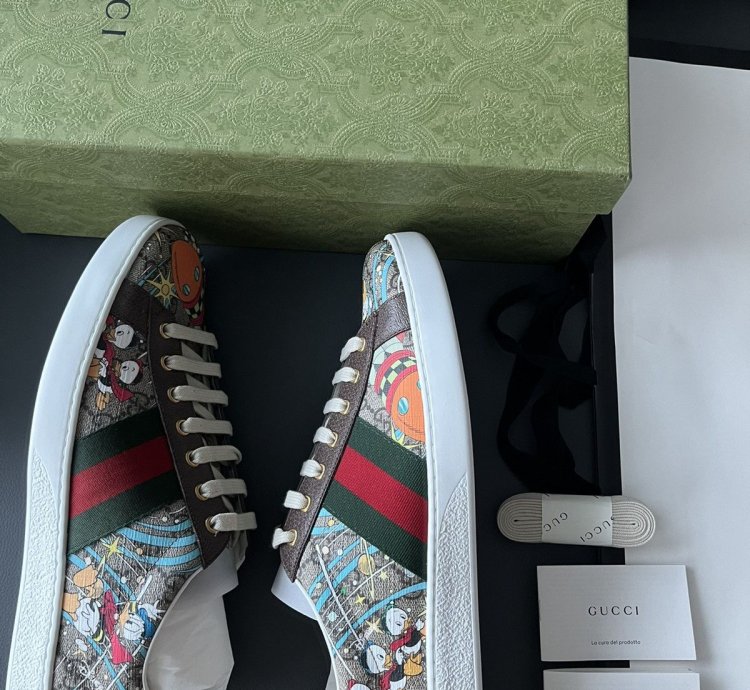 Super Runway Limited Edition Rare Gucci Logo Disney Sneaker