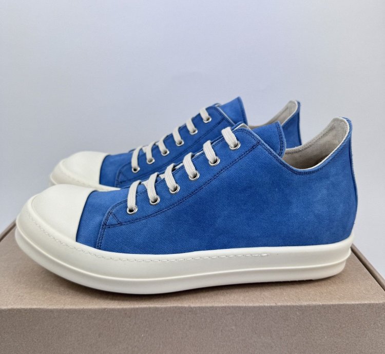 TOOTHPASTE BLUE CANVAS SNEAKERS