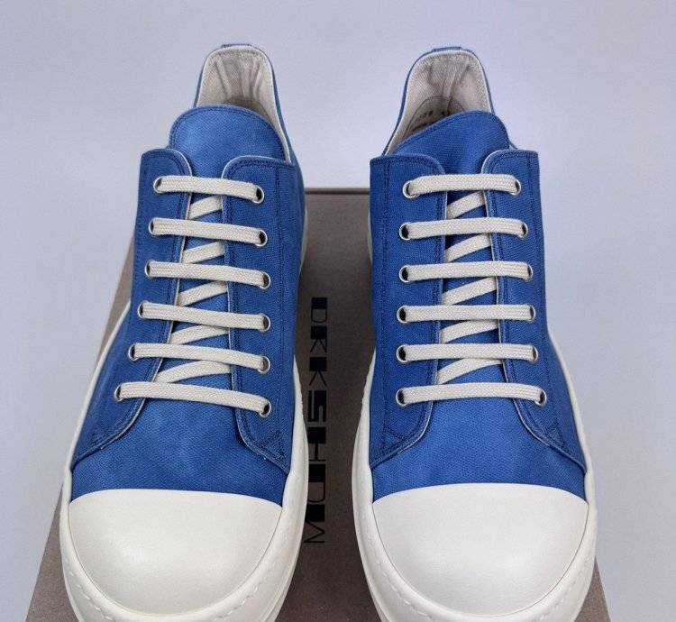TOOTHPASTE BLUE CANVAS SNEAKERS