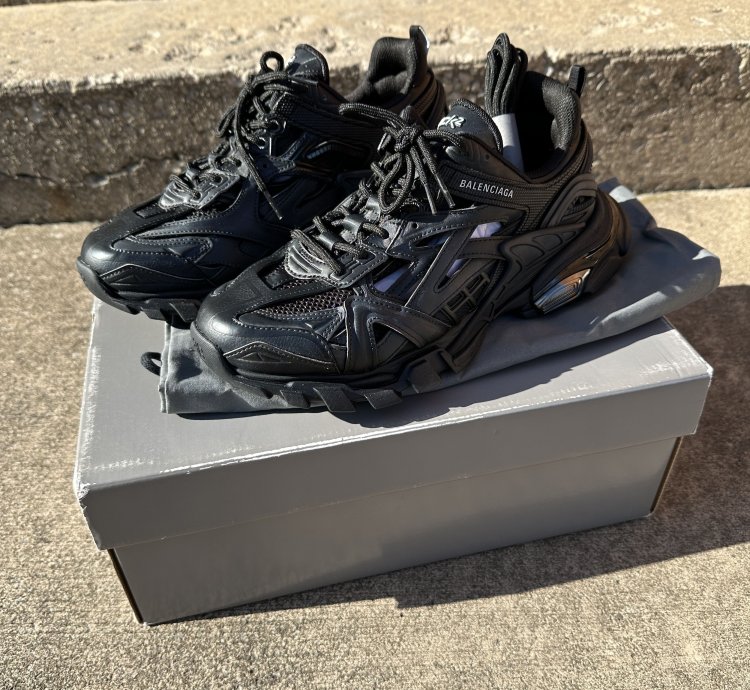 Track 2 Sneaker