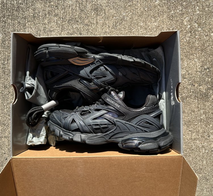 Track 2 Sneaker